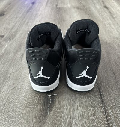 Air Jordan 4 Retro White Thunder Pre-owned