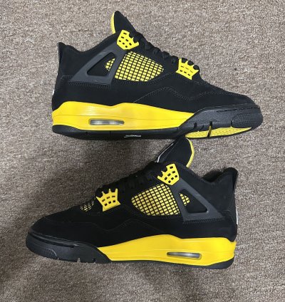 Air Jordan 4 Thunder