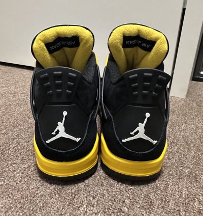 Air Jordan 4 Thunder