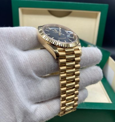 Rolex Day-date 40 Black Motif Dial 228238 Complete Set