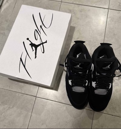 Air Jordan 4 White Thunder