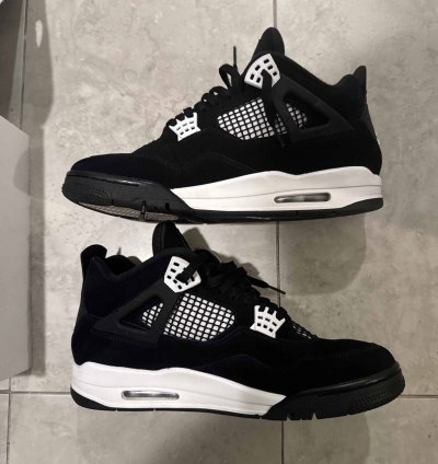 Air Jordan 4 White Thunder
