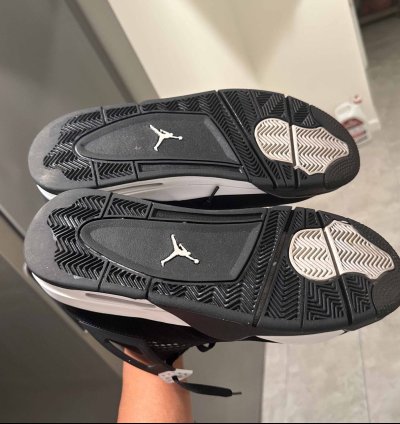 Air Jordan 4 White Thunder