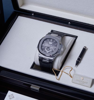 Patek Philippe Nautilus 5726a-001 - Box Papers - 24-month Warranty - 2018