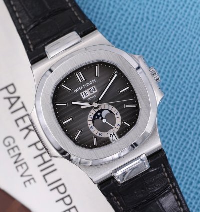 Patek Philippe Nautilus 5726a-001 - Full Set - Excellent Condition - 2013