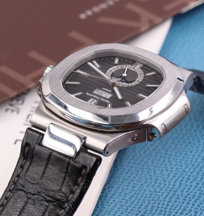 Patek Philippe Nautilus 5726a-001 - Full Set - Excellent Condition - 2013