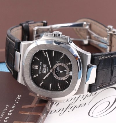Patek Philippe Nautilus 5726a-001 - Full Set - Excellent Condition - 2013