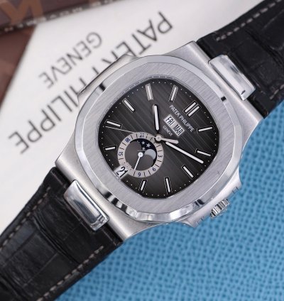 Patek Philippe Nautilus 5726a-001 - Full Set - Excellent Condition - 2013