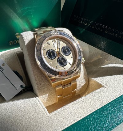 Rolex Daytona Cosmograph Daytona New Reference 2024 Yellow Gold Champagne Dial Black Subdials