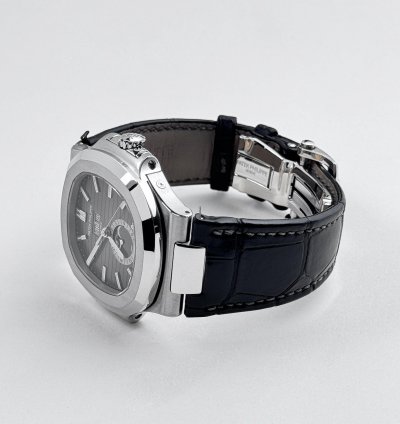 Patek Philippe Nautilus 5726a-001 Annual Calendar Moon Phases Stainless Steel Black Dial 2016