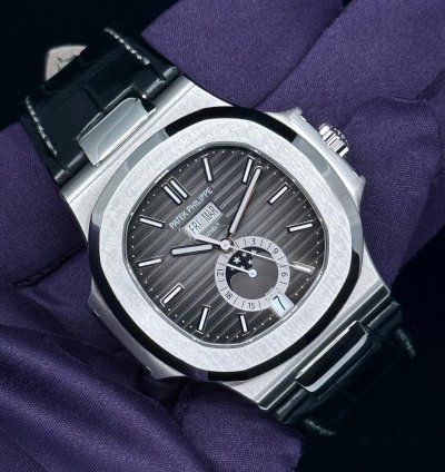 Patek Philippe Nautilus 5726a-001 Stainless Steel Full Set Annual Calendar 2022