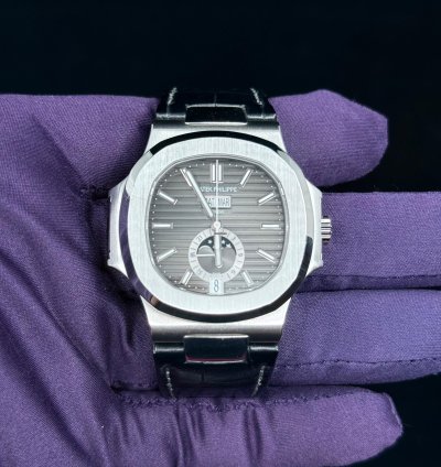 Patek Philippe Nautilus 5726a-001 Stainless Steel Full Set Annual Calendar 2022
