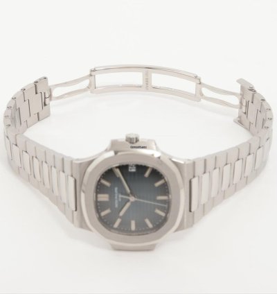 Patek Philippe Nautilus 5800 1a-001 Automatic Steel Very Good