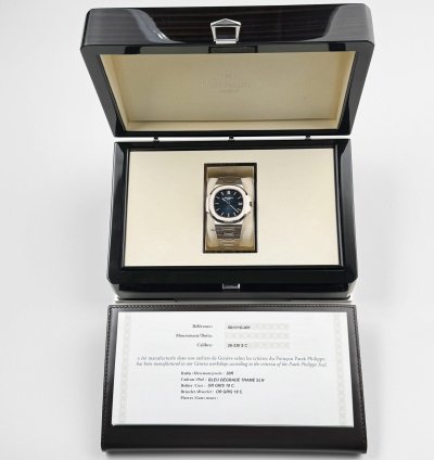 Patek Philippe Nautilus 5811 1g-001 White Gold Blue Dial 2022