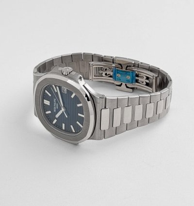 Patek Philippe Nautilus 5811 1g-001 White Gold Blue Dial 2022