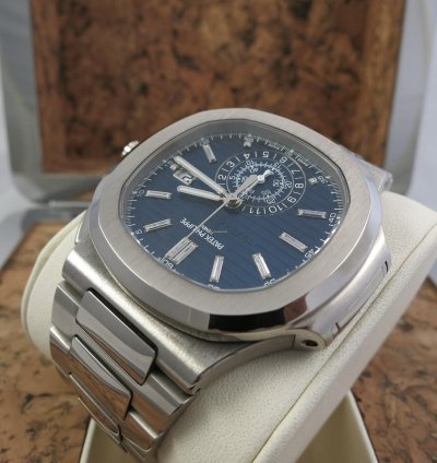 Patek Philippe Nautilus 5976 2017 Sehr Gut Full Set