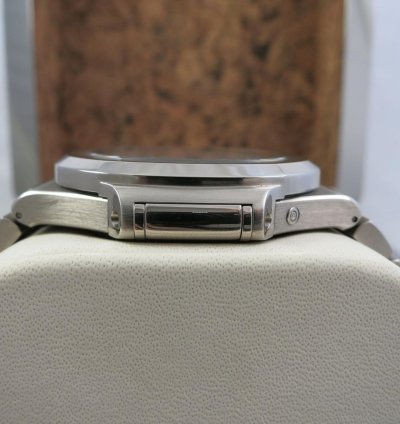 Patek Philippe Nautilus 5976 2017 Sehr Gut Full Set