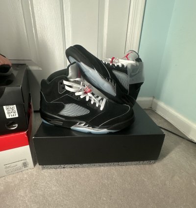 Air Jordan 5 Retro Black Metallic Size-11 Deadstock