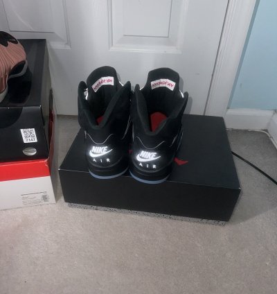 Air Jordan 5 Retro Black Metallic Size-11 Deadstock