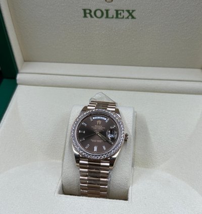 Rolex Day-date 40 Chocolate Diamond Bezel