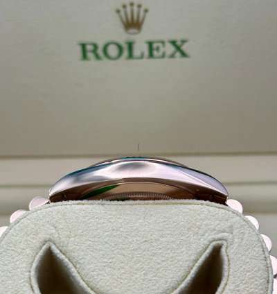 Rolex Day-date 40 Chocolate Motif Dial
