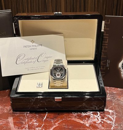 Patek Philippe Nautilus 5980 1a-014 Black Dial Never Polished Full Set Ita