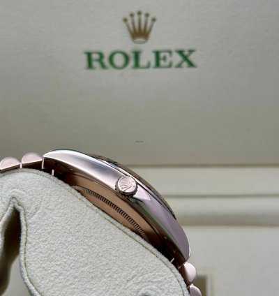 Rolex Day-date 40 Chocolate Motif Dial