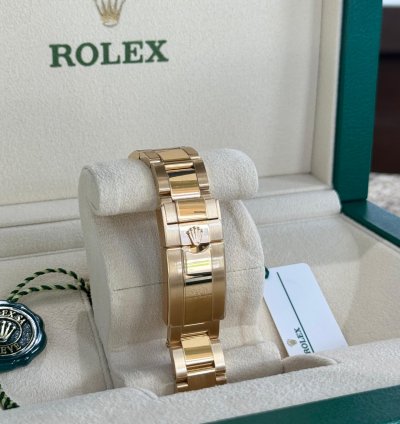 Rolex Daytona Cosmograph Daytona Yellow Gold Black Diamond Dial 2024
