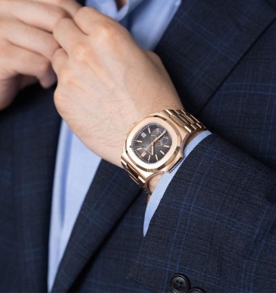 Patek Philippe Nautilus 5980 1r-001 18k Rose Gold Black Dial 40 Mm