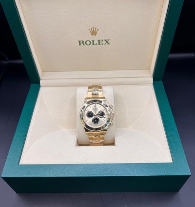 Rolex Daytona Cosmograph Daytona Yellow Gold Champagne Black Dial New Ref