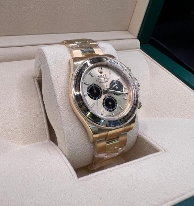 Rolex Daytona Cosmograph Daytona Yellow Gold Champagne Black Dial New Ref