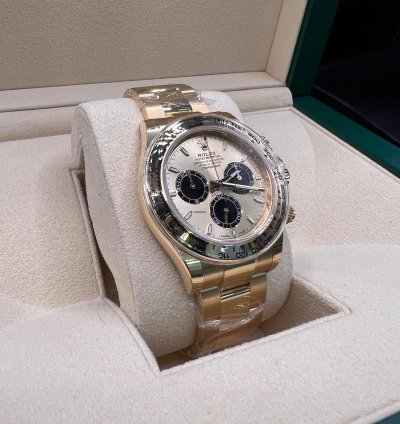 Rolex Daytona Cosmograph Daytona Yellow Gold Champagne Black Dial New Ref