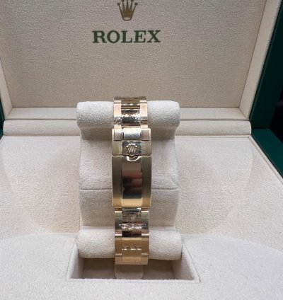 Rolex Daytona Cosmograph Daytona Yellow Gold Champagne Black Dial New Ref