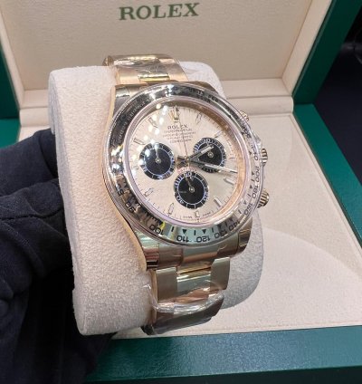 Rolex Daytona Cosmograph Daytona Yellow Gold Champagne Black Dial New Ref