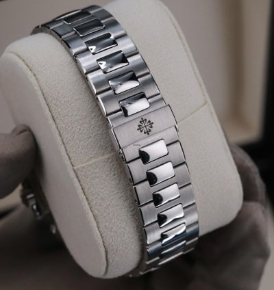 Patek Philippe Nautilus 5980 Complete Set Gradient Blue Dial Steel Bracelet 5980 1a-001 Steel
