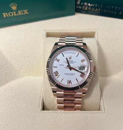 Rolex Day-date 40 Everose Gold Day-date 40 Watch Fluted Bezel White Bevelled Roman Dial 228235