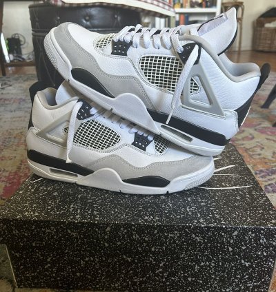 Air Jordan Retro 4 Military Black