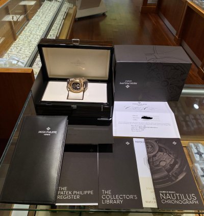 Patek Philippe Nautilus 5980r-001 40mm 18k Rose Gold Watch Box Papers Mint