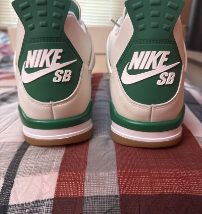 Air Jordan Retro 4 Sb Pine Green
