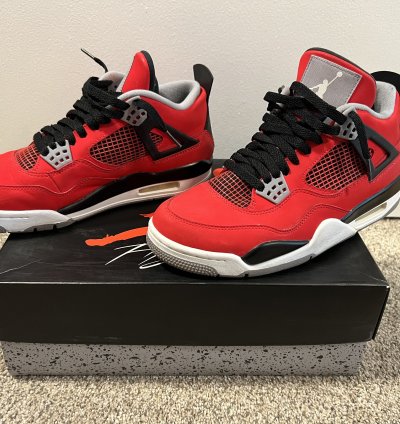 Air Jordan Retro 4 Toro Bravo