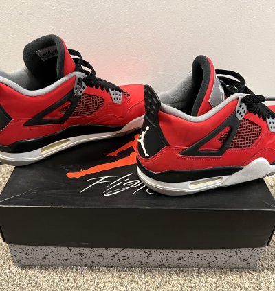Air Jordan Retro 4 Toro Bravo