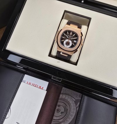 Patek Philippe Nautilus 5980r-001 Flyback Chrono Mint