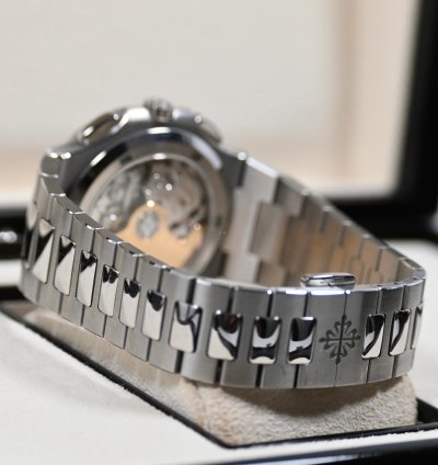 Patek Philippe Nautilus 5990 1a