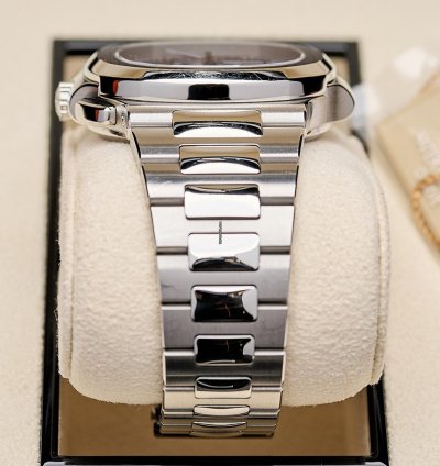 Patek Philippe Nautilus 5990 1a 2020 Grey