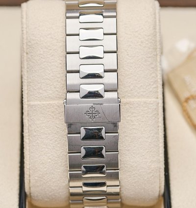 Patek Philippe Nautilus 5990 1a 2020 Grey
