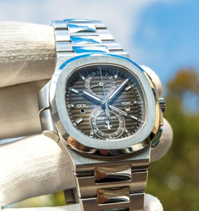 Patek Philippe Nautilus 5990 1a Grey Dial
