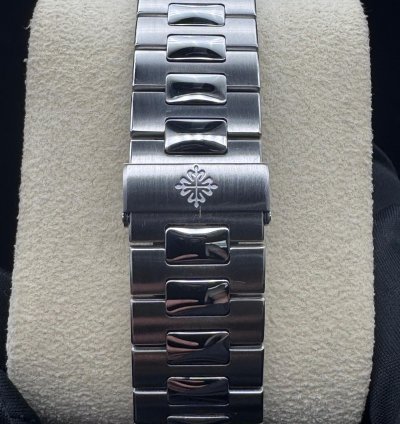 Patek Philippe Nautilus 5990 1a-001