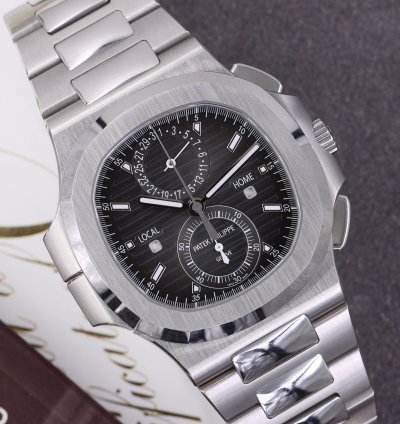 Patek Philippe Nautilus 5990 1a-001 - Full Set - Like New Condition - 2018