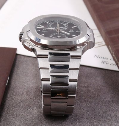Patek Philippe Nautilus 5990 1a-001 - Full Set - Like New Condition - 2018