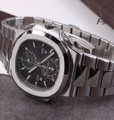Patek Philippe Nautilus 5990 1a-001 - Full Set - Like New Condition - 2018